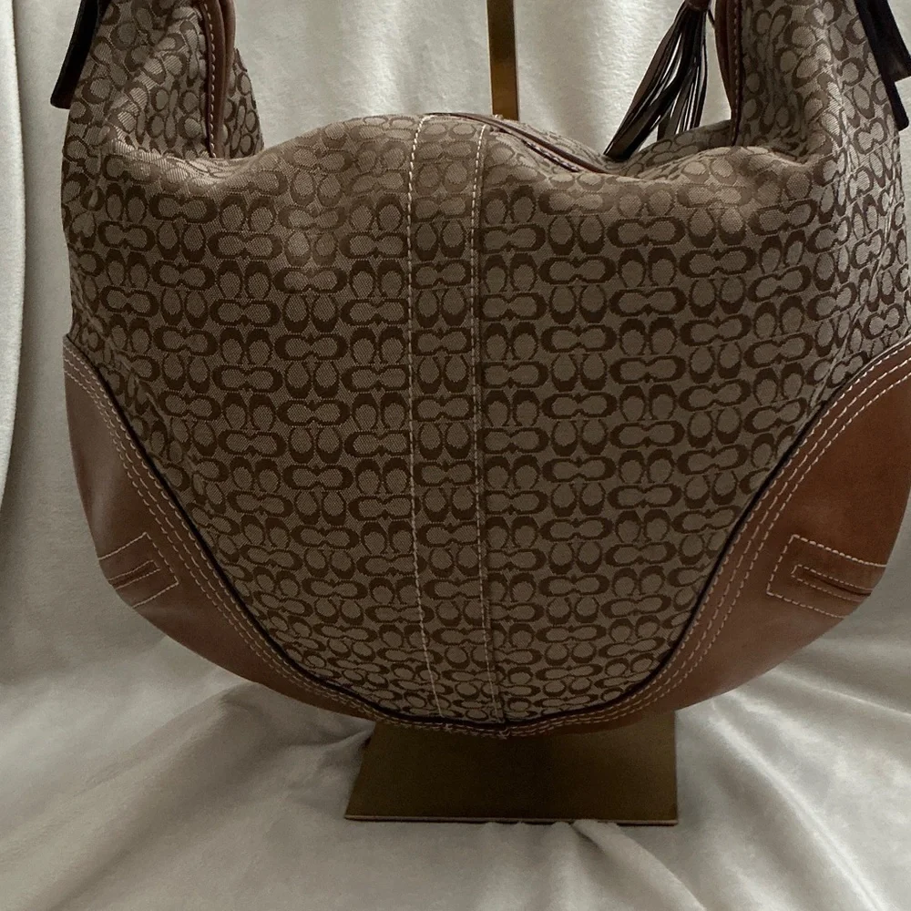 Coach Vintage 2006 Signature Tan & Brown Hobo Shoulder Bag (EUC) 🤩